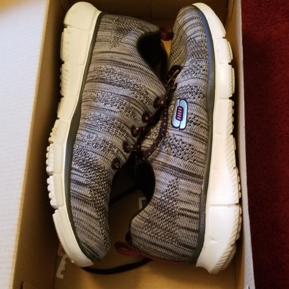 Skechers